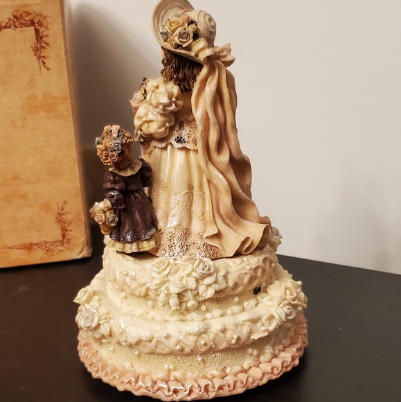 Yesterday's Child Wedding March Music Box 272052 - Picture 6 of 16